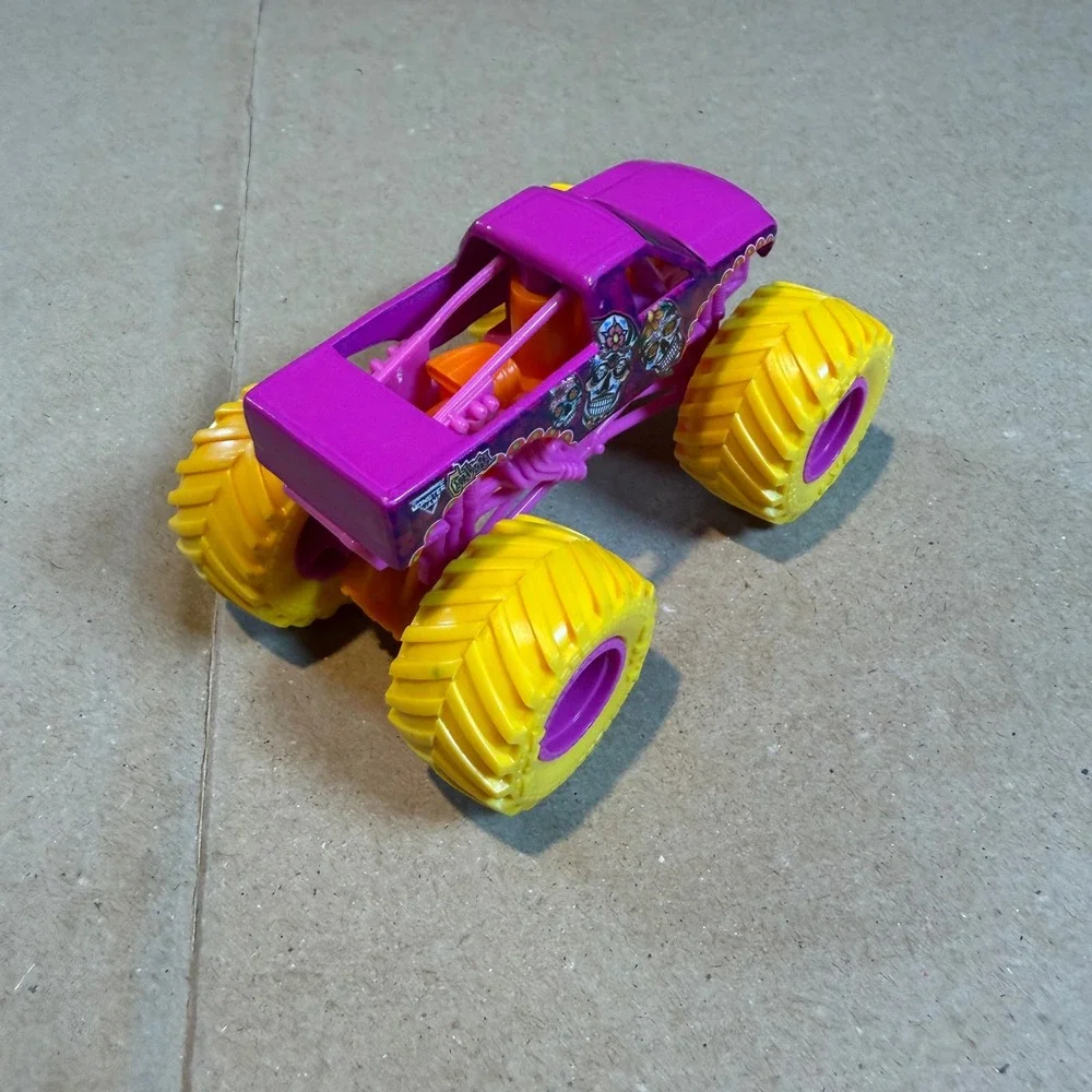 Hot Wheels Monster Trucks Mega Wrex & Monster Jam Calavera Sugar Skull Set 1:64